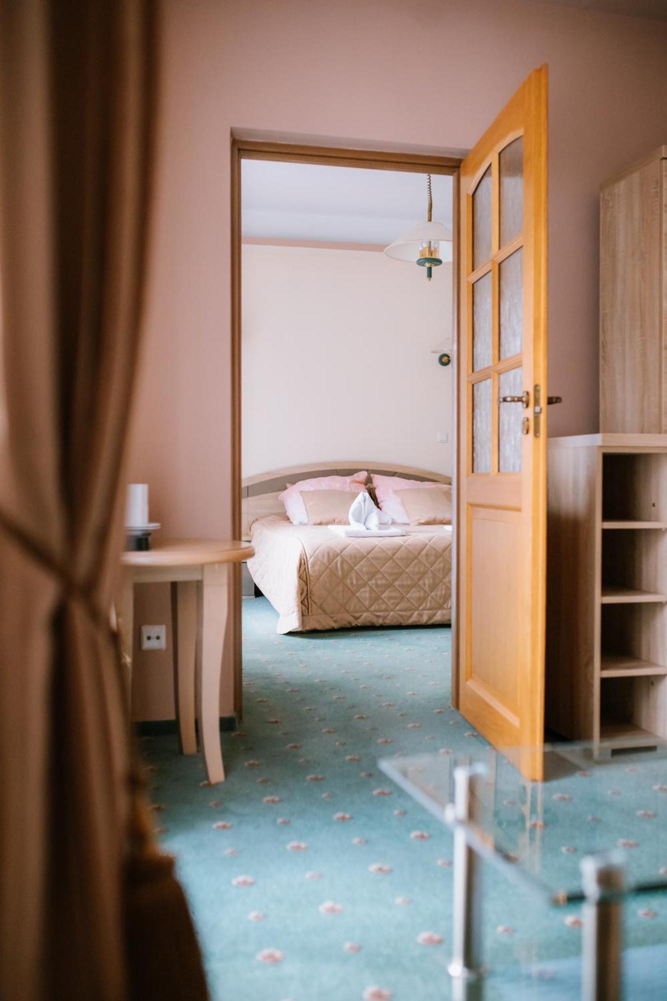Osrodek Szkoleniowo Wypoczynkowy Roznow Hotel Kültér fotó