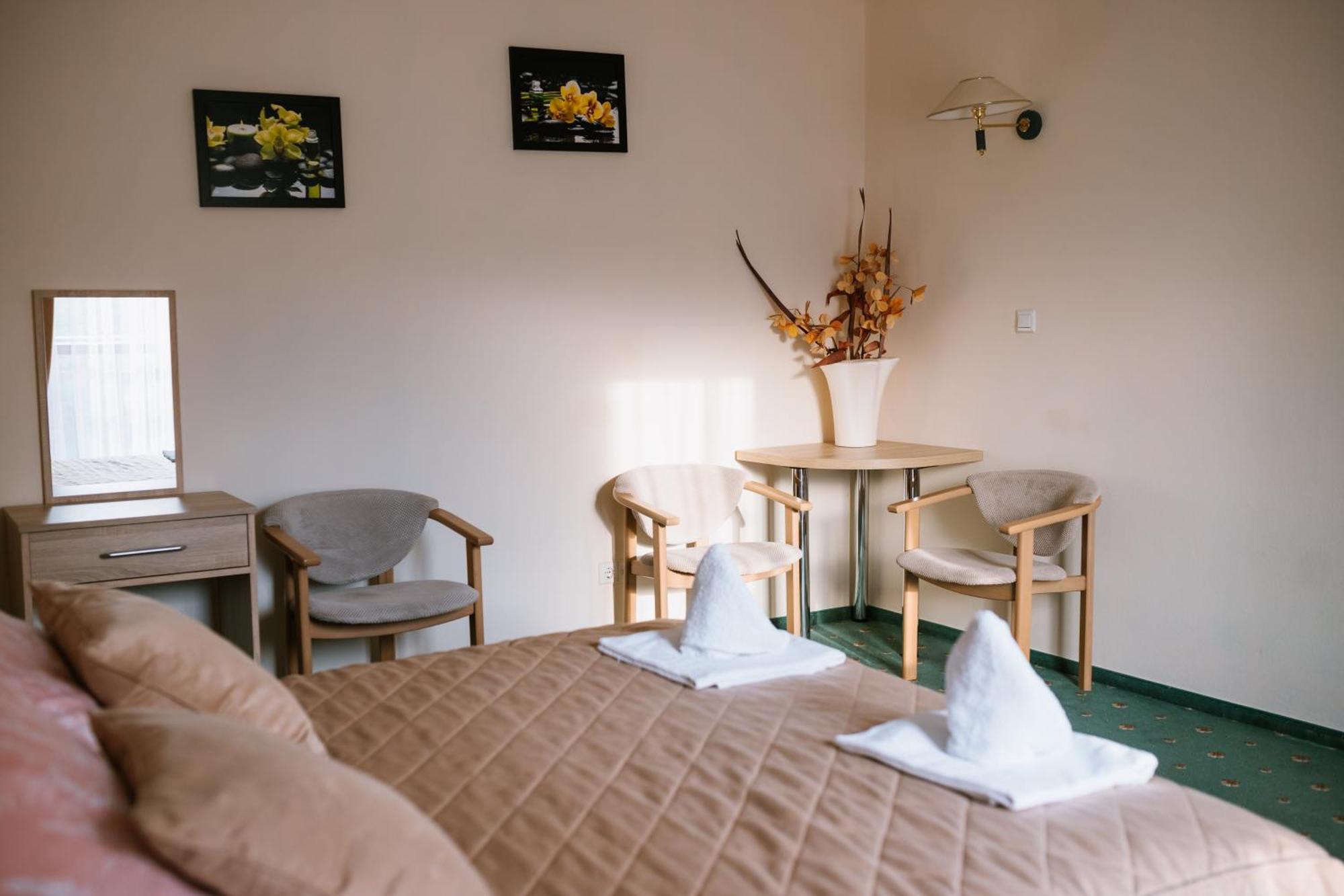 Osrodek Szkoleniowo Wypoczynkowy Roznow Hotel Kültér fotó