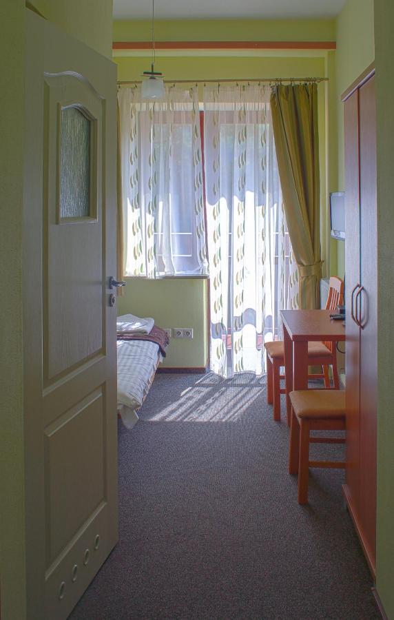 Osrodek Szkoleniowo Wypoczynkowy Roznow Hotel Kültér fotó